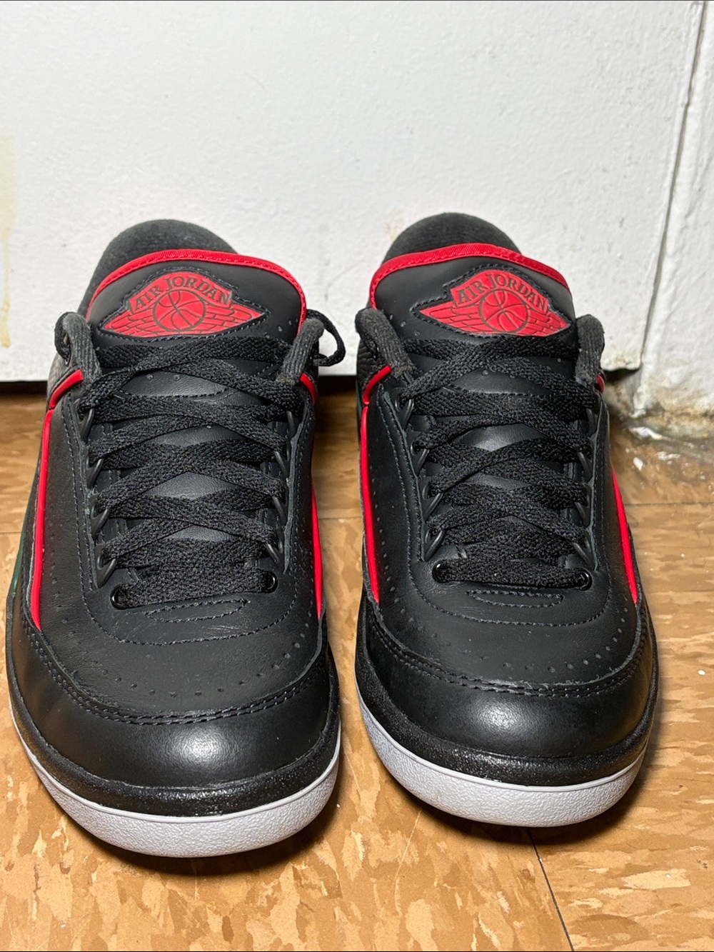 Jordan Men's Black and Red Low-Top Sneakers